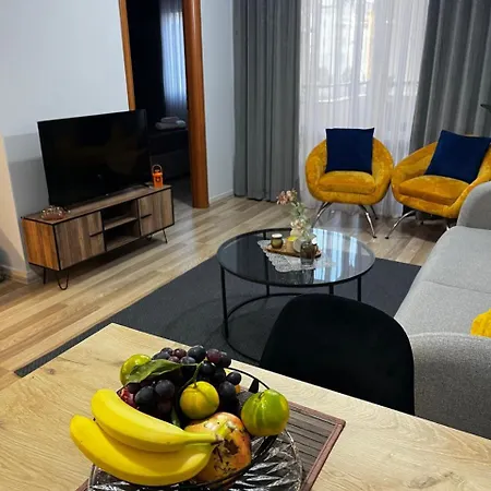 Friends' House In Тирана