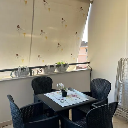 アパート Friends' House In ティラナ