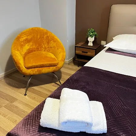 Friends' House In * ティラナ